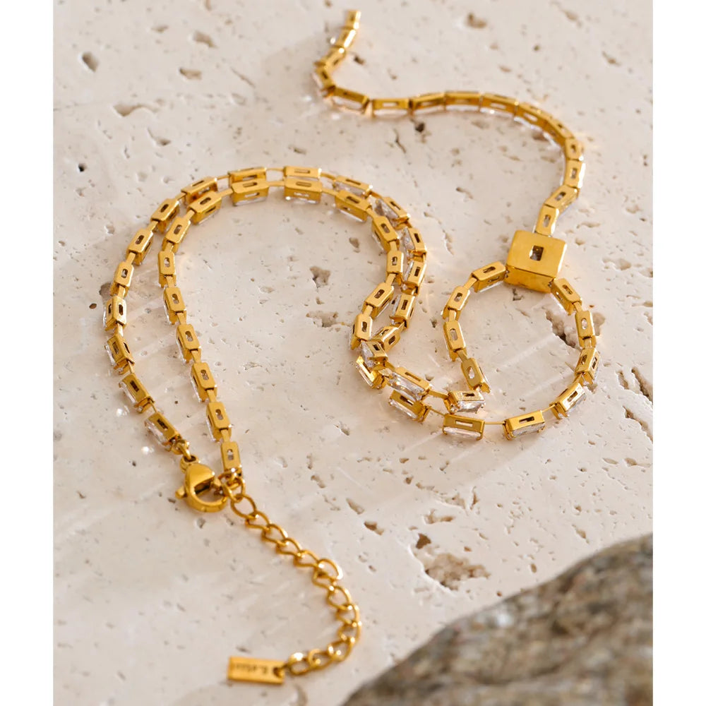 Cubic zirconia geometric chain necklace in gold-plated stainless steel with cubic zirconia.