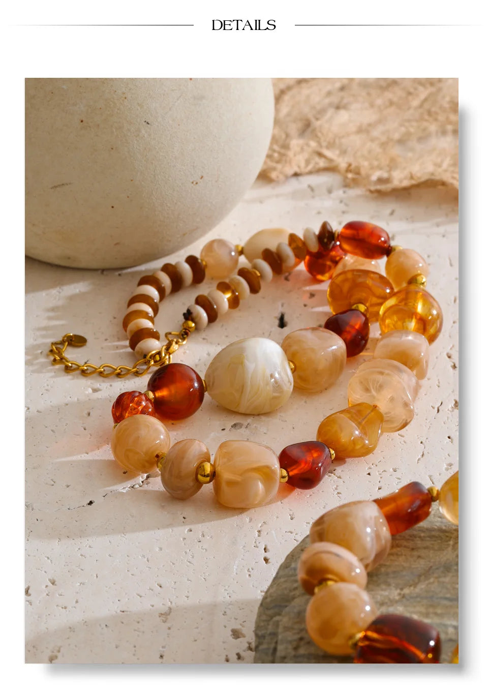 Resin acrylic beaded necklace in gold-plated stainless steel with resin and acrylic.
