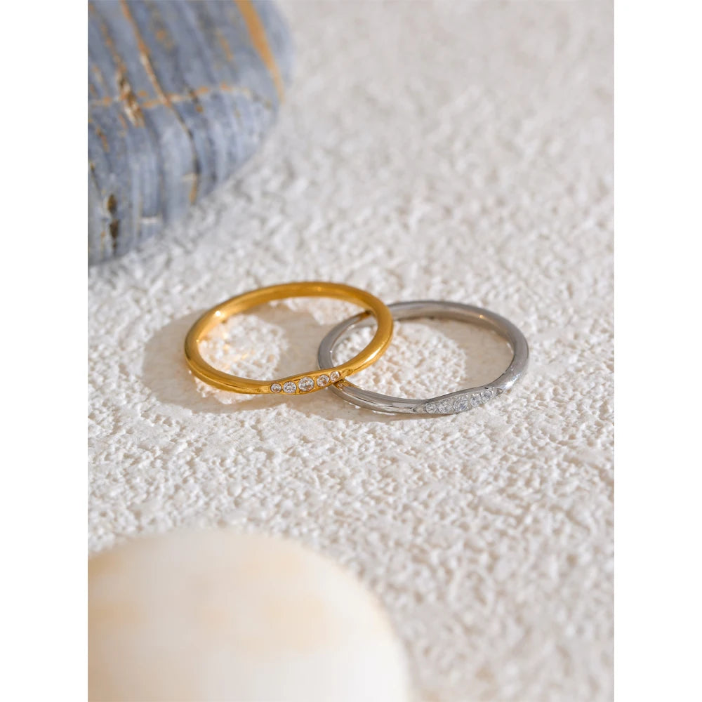 Cubic zirconia geometric ring in 18K gold-plated stainless steel with cubic zirconia.