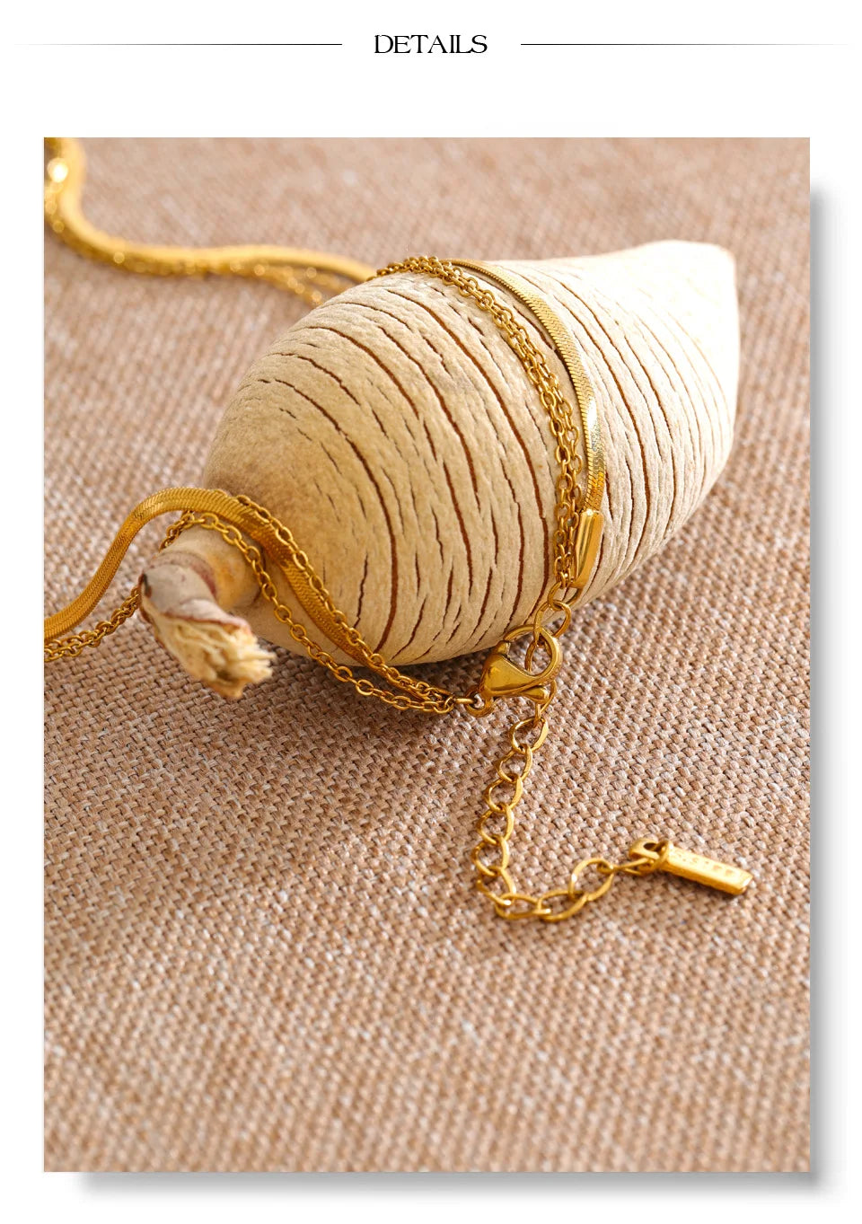 Freshwater pearl sun geometric necklace in gold-plated stainless steel with freshwater pearl.