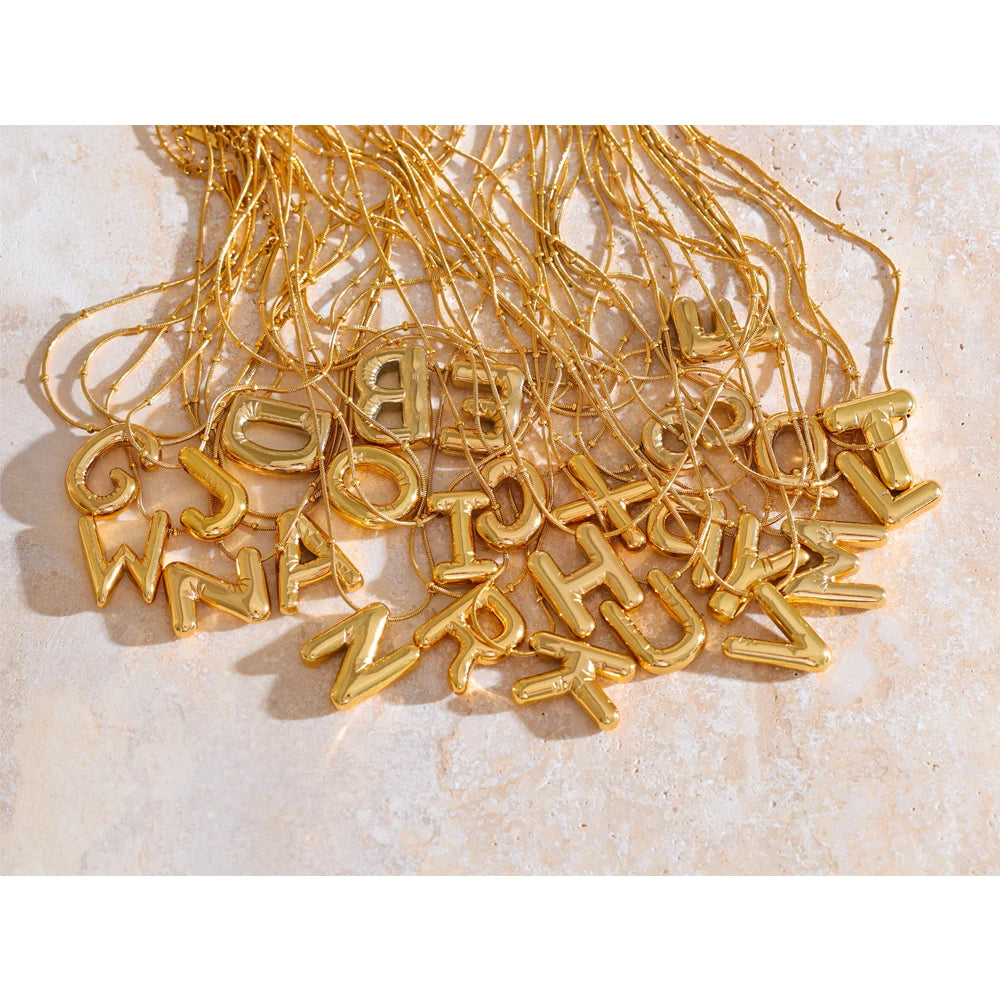 Geometric chain necklace in gold-plated stainless steel.