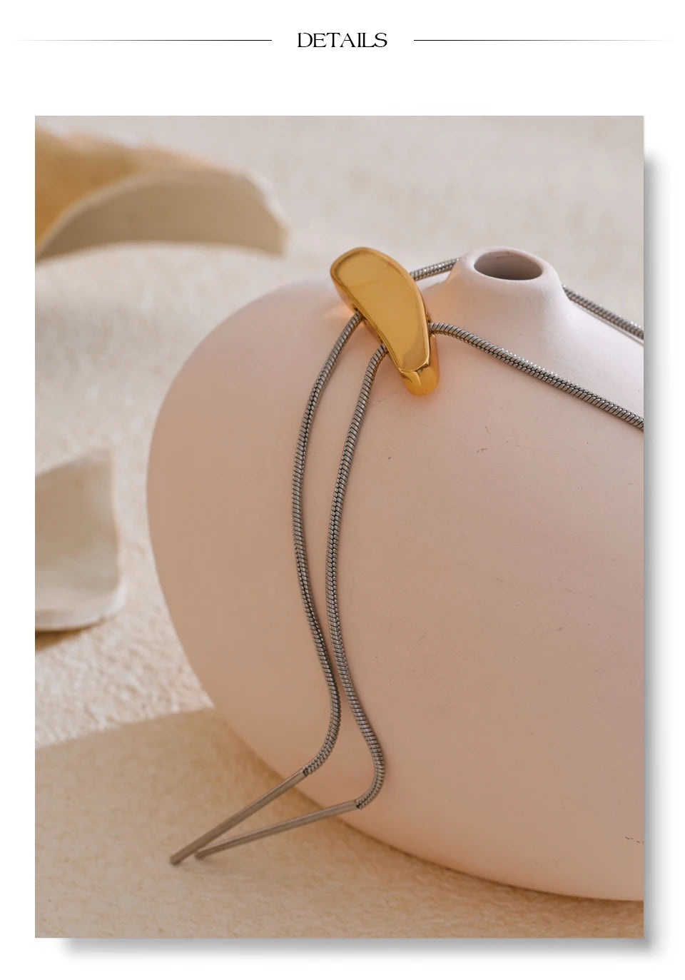 Geometric chain necklace in gold-plated 316L stainless steel.