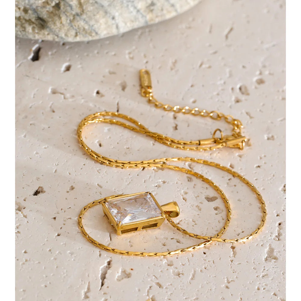 Cubic zirconia geometric necklace in gold-plated stainless steel with cubic zirconia.