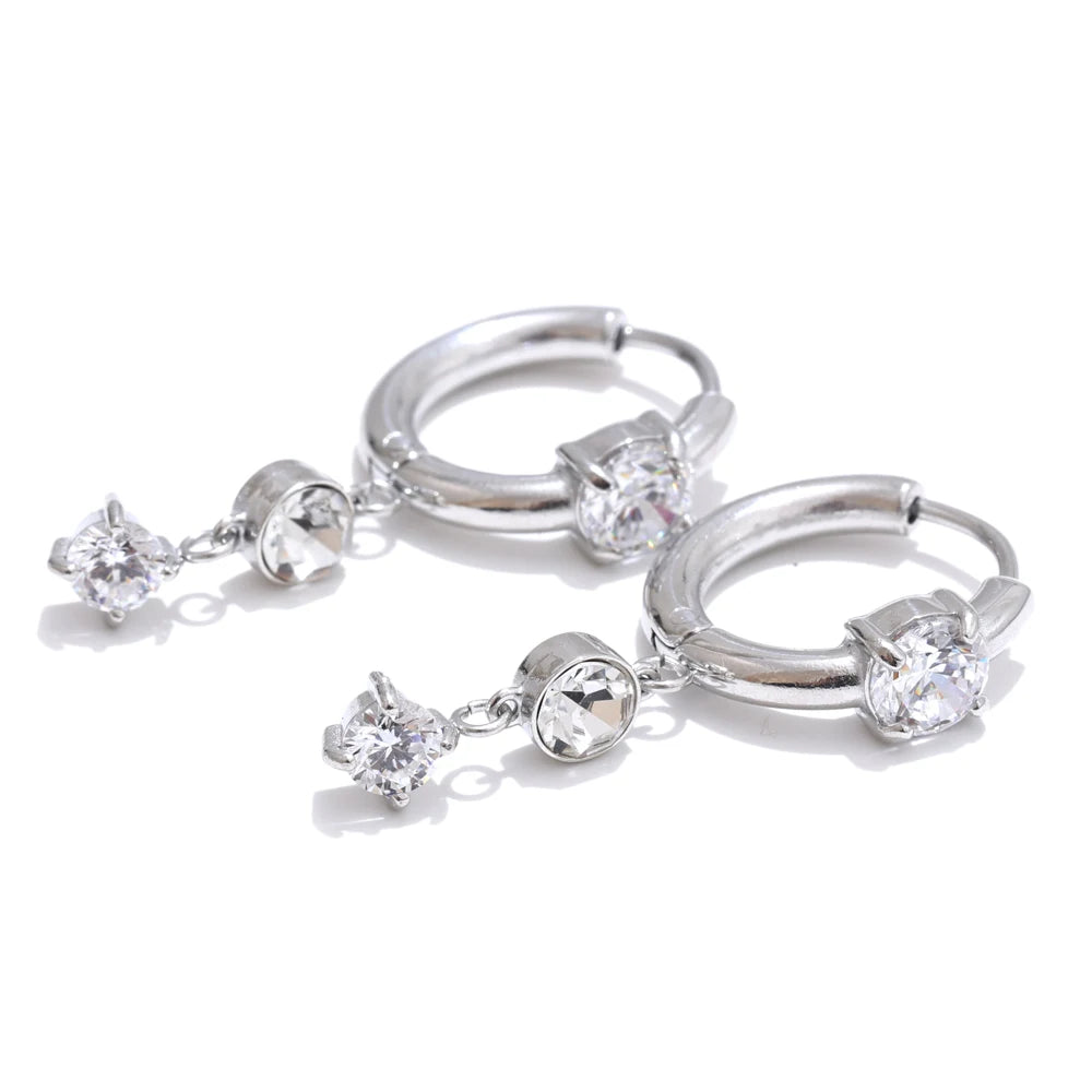 Cubic zirconia geometric earrings in gold-plated stainless steel with cubic zirconia.