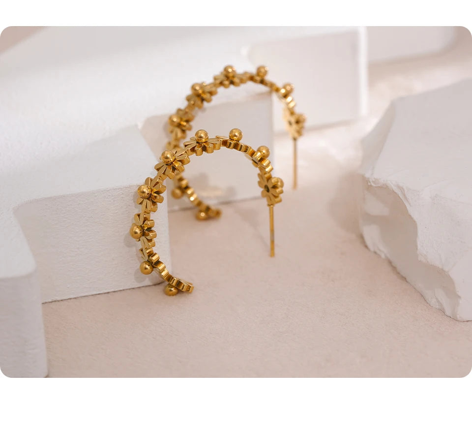 Flower Geometric Earrings — Gold-Plated Stainless Steel · PS1873