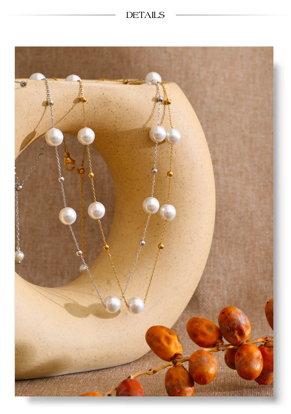 Pearl beaded geometric necklace in gold-plated stainless steel with pearl.