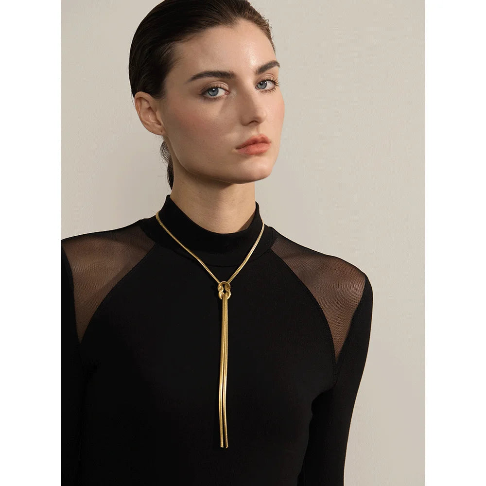 Snake geometric chain necklace in gold-plated stainless steel.