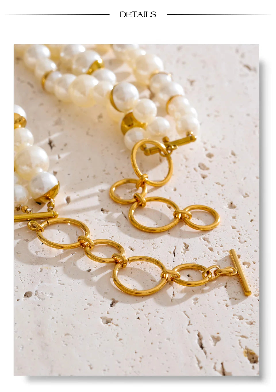 Pearl beaded geometric earrings in gold-plated stainless steel with pearl.