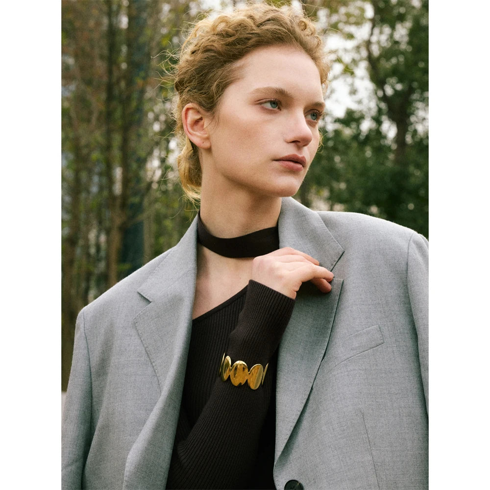 Geometric bracelet in gold-plated stainless steel.
