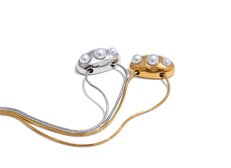 Pearl geometric necklace in gold-plated stainless steel with pearl.
