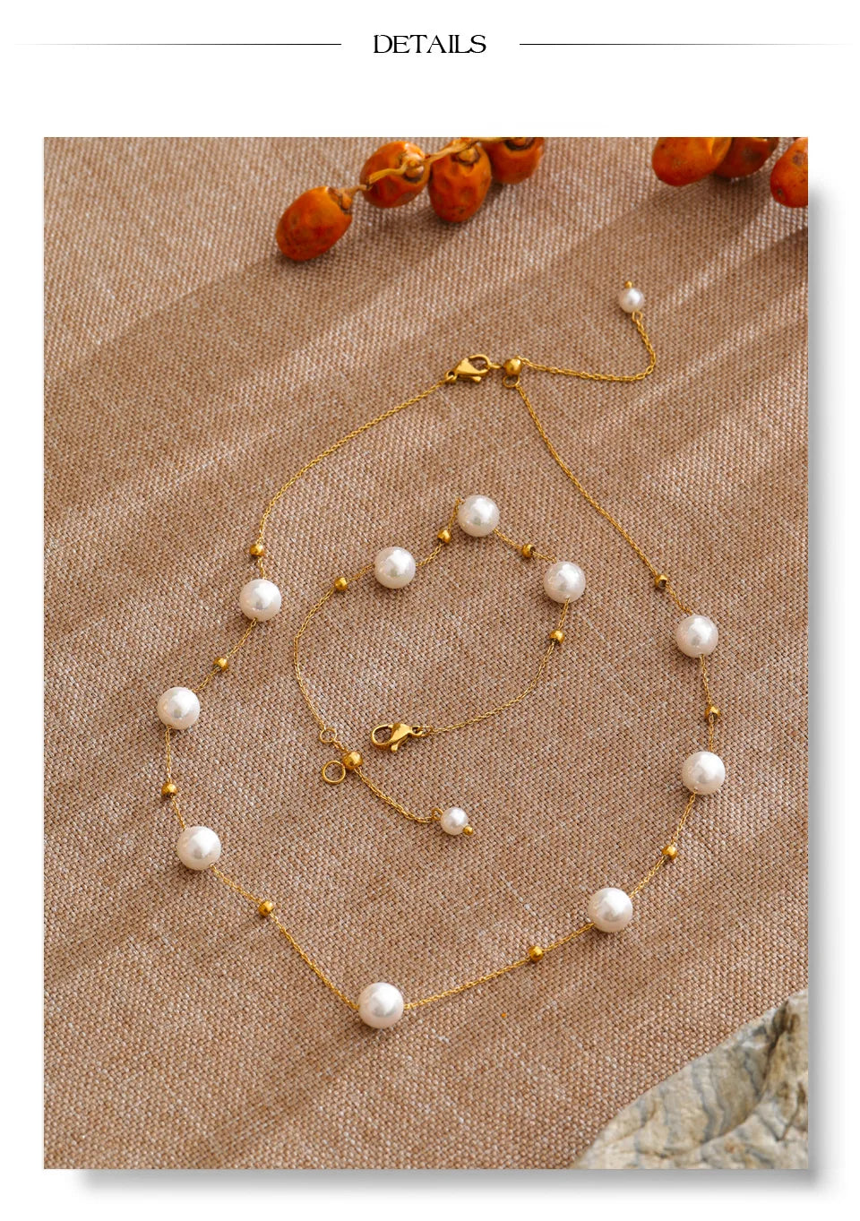 Pearl beaded geometric necklace in gold-plated stainless steel with pearl.
