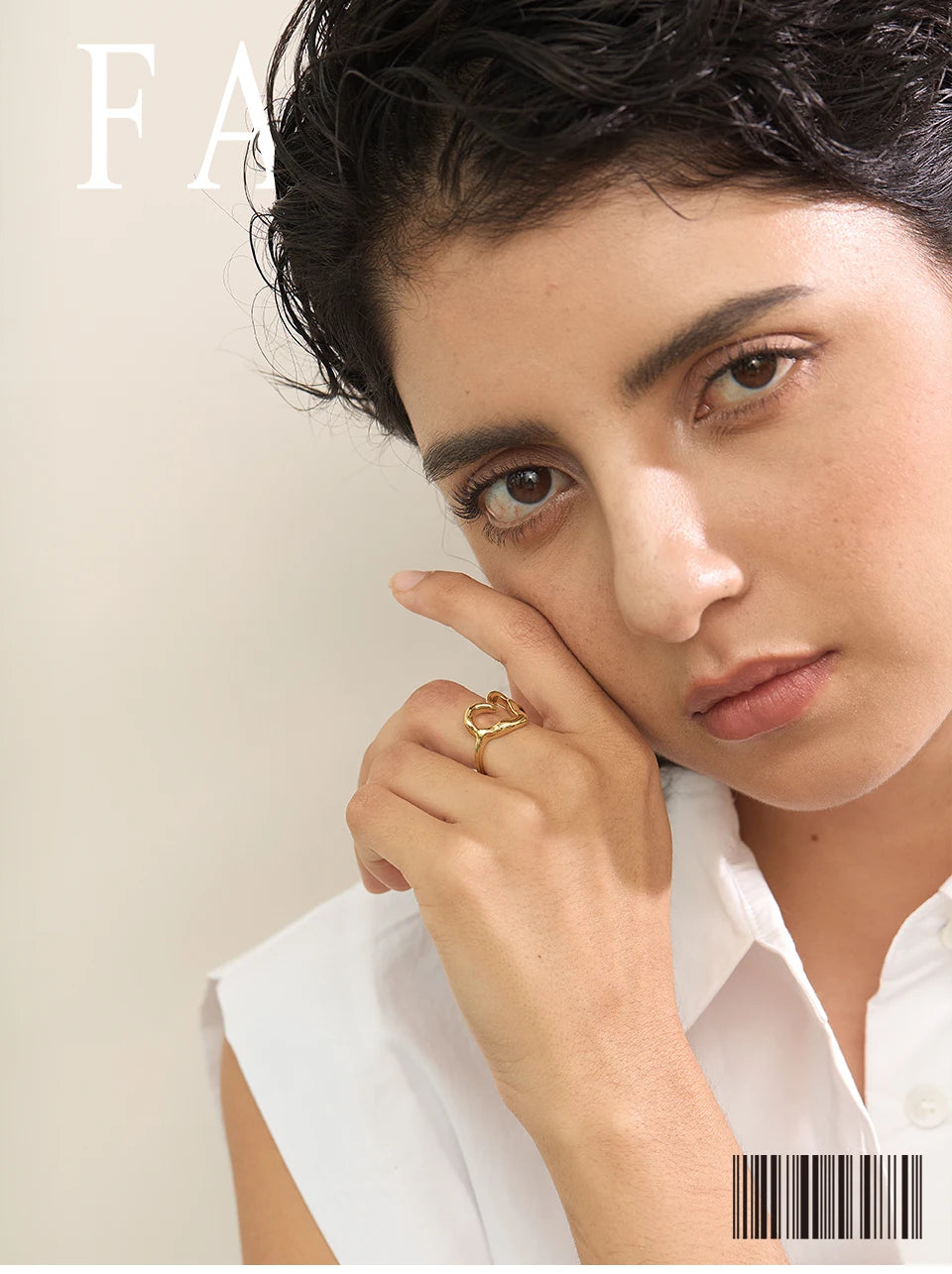 Heart minimalist ring in gold-plated stainless steel.