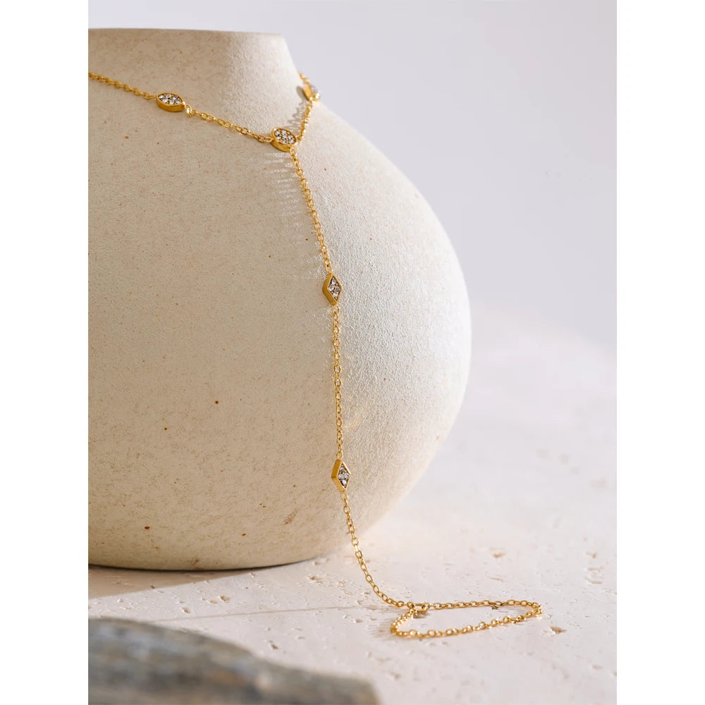 Cubic zirconia geometric chain necklace in gold-plated stainless steel with cubic zirconia.
