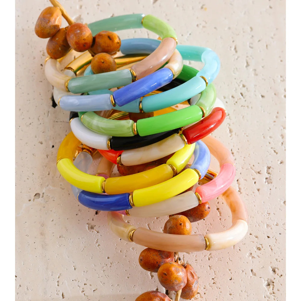 Resin acrylic geometric bracelet in gold-plated stainless steel with resin and acrylic.