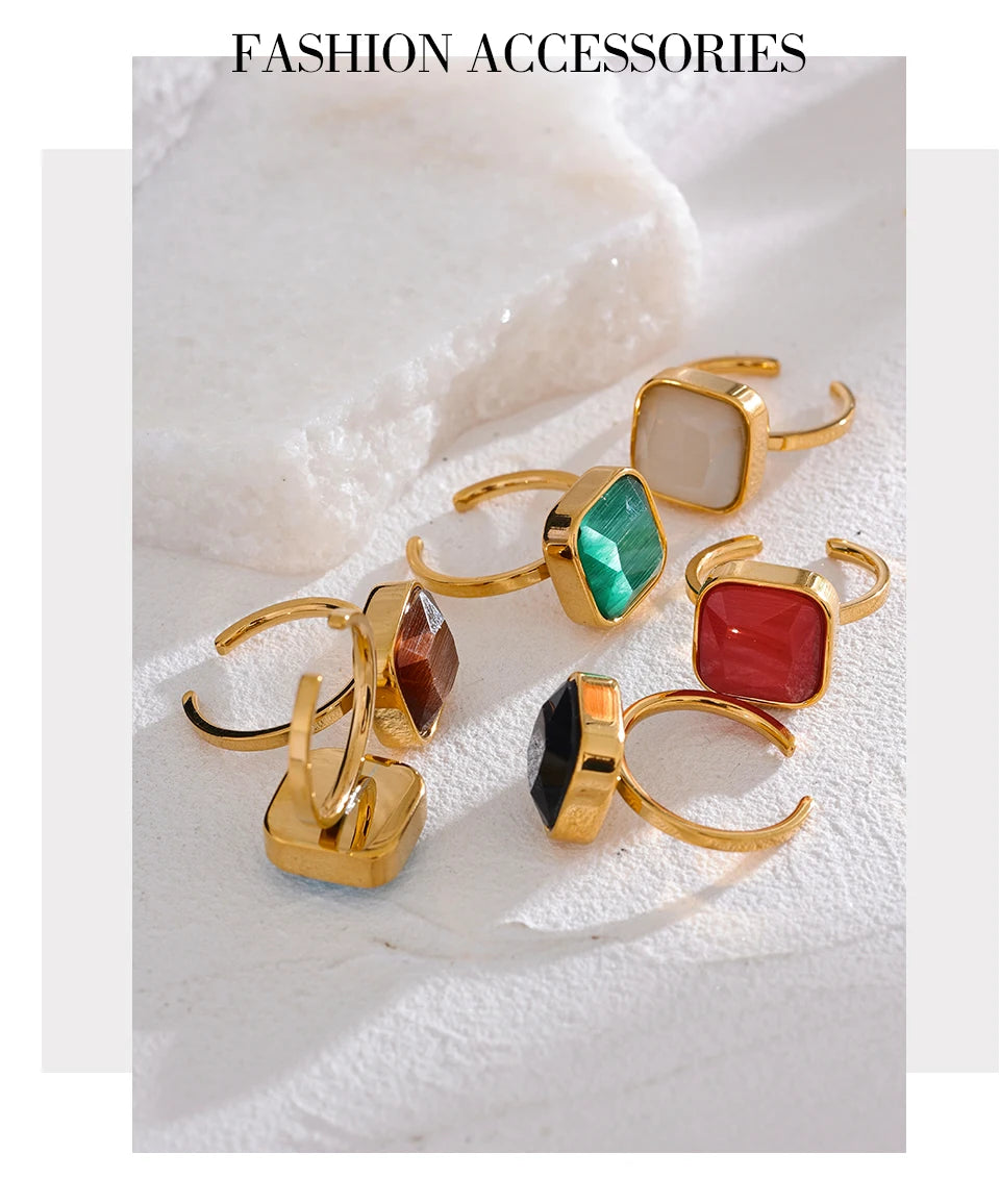 Natural stone multi-color geometric ring in 18K gold-plated stainless steel with natural stone.