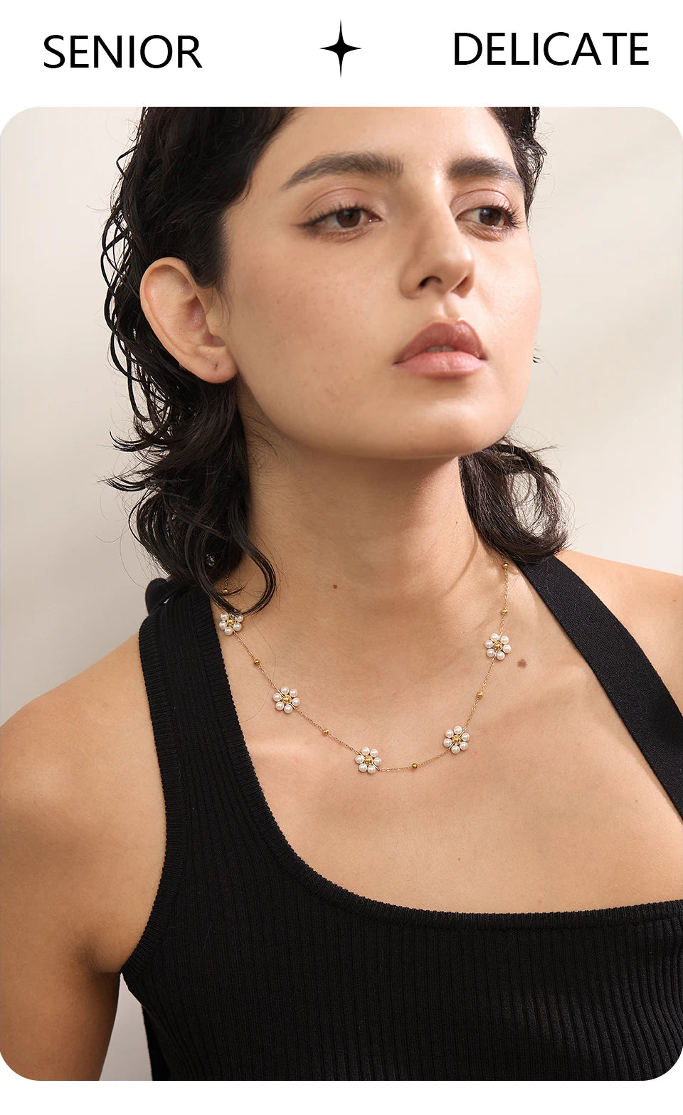 Pearl flower beaded necklace in gold-plated stainless steel with pearl.