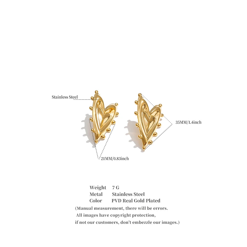 Heart earrings in gold-plated stainless steel.