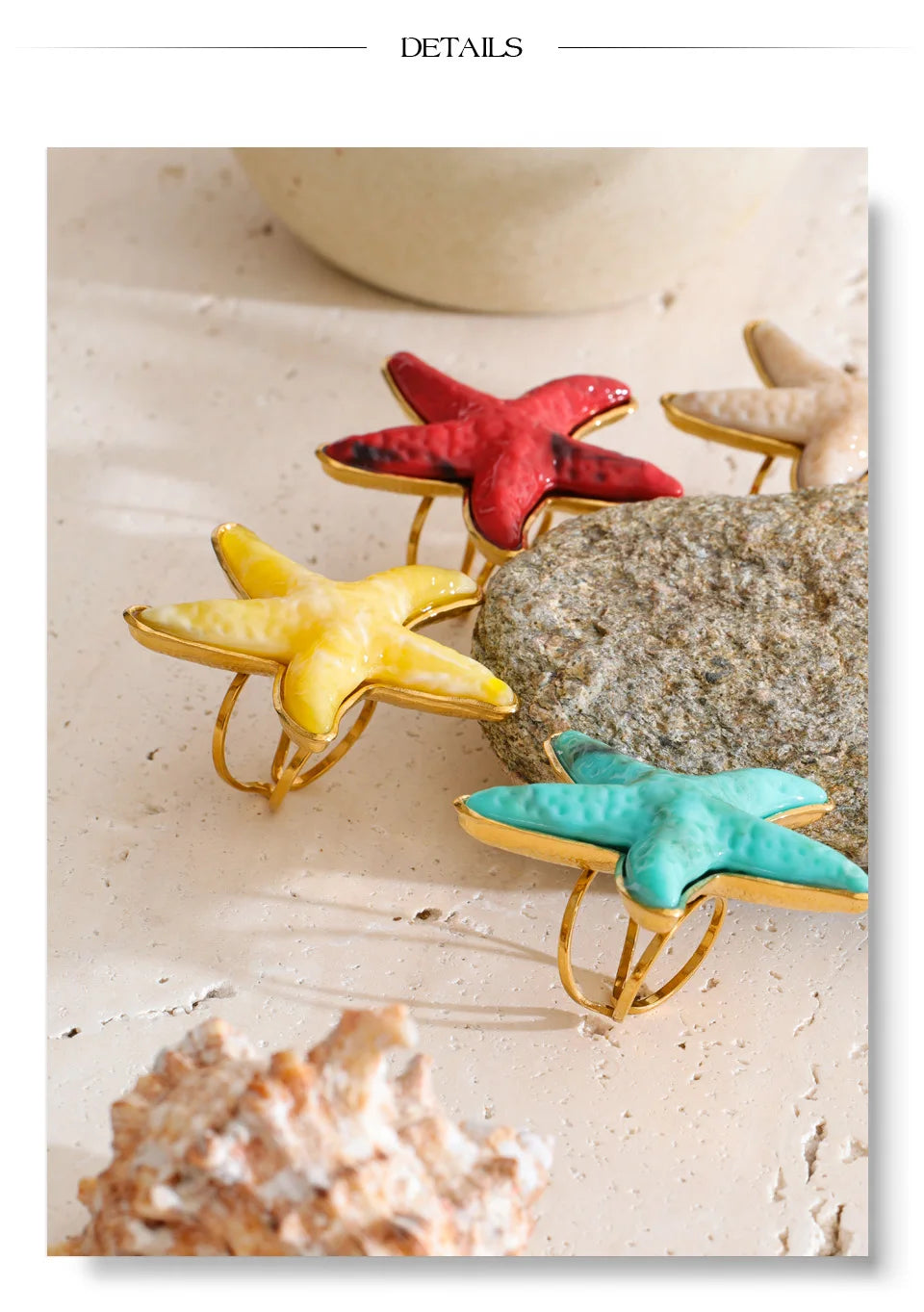 Resin acrylic star ring in 18K gold-plated stainless steel with resin and acrylic.