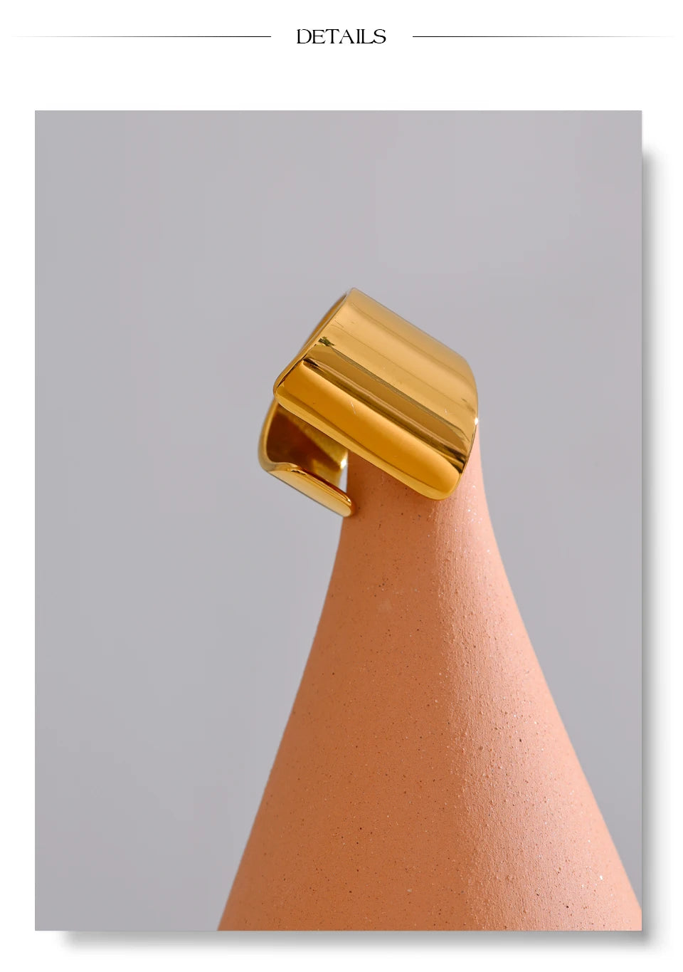Minimalist geometric ring in 18K gold-plated stainless steel.