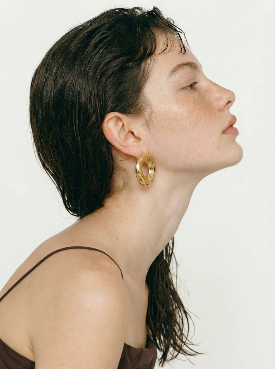 Minimalist geometric earrings in gold-plated stainless steel.