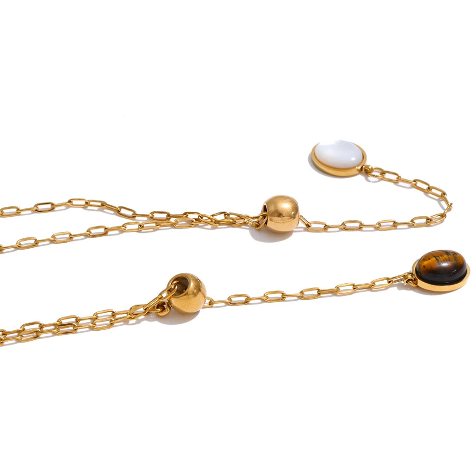 Shell natural stone geometric necklace in gold-plated stainless steel with natural stone and shell.