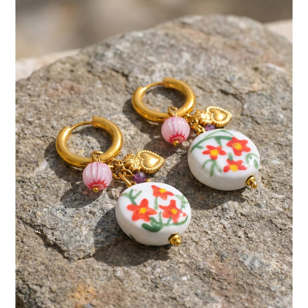 Flower geometric earrings in gold-plated stainless steel.