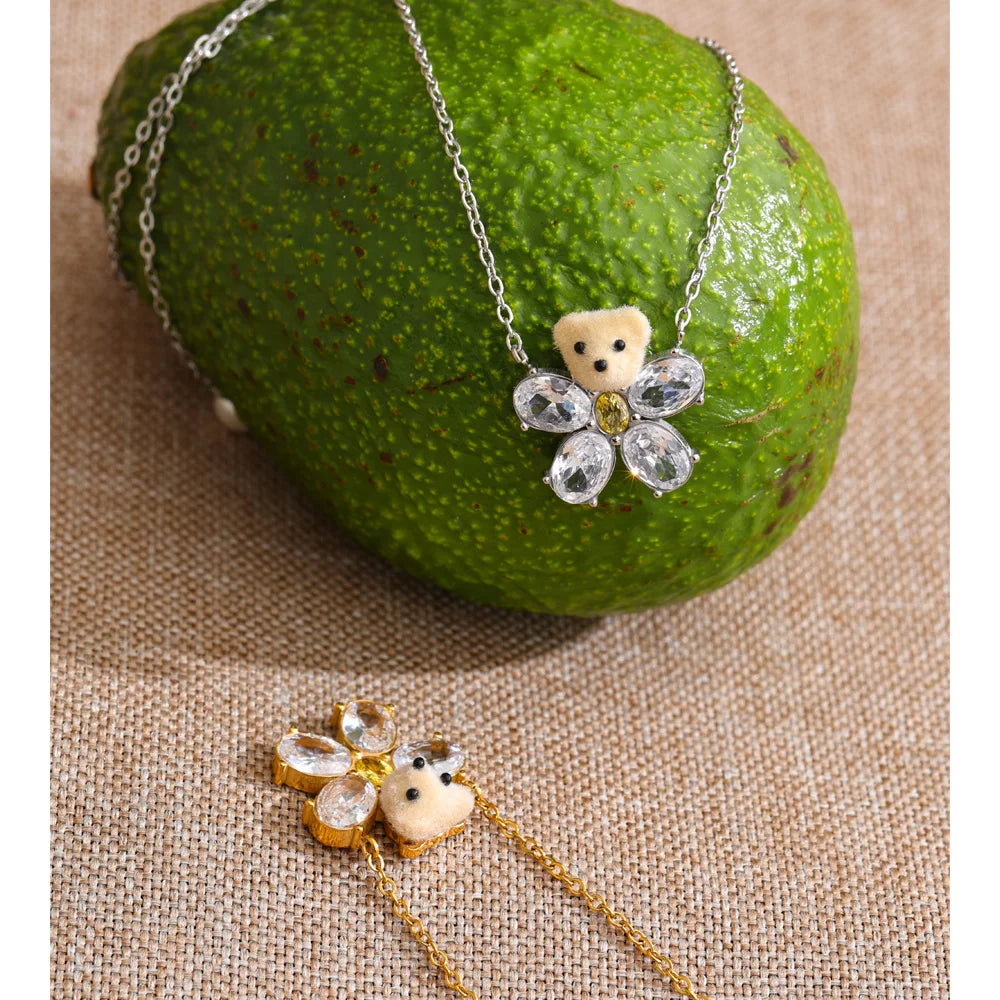 Cubic zirconia flower necklace in gold-plated stainless steel with cubic zirconia.