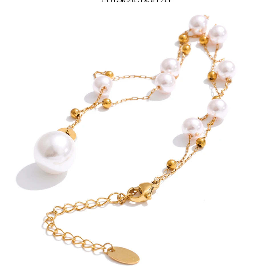 Pearl geometric chain necklace in gold-plated stainless steel with pearl.