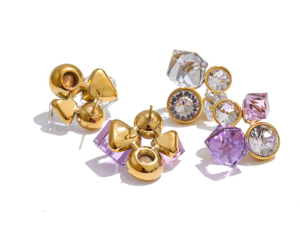 White crystal geometric earrings in gold-plated stainless steel with crystal.