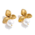 Pearl flower earrings in gold-plated stainless steel with pearl.