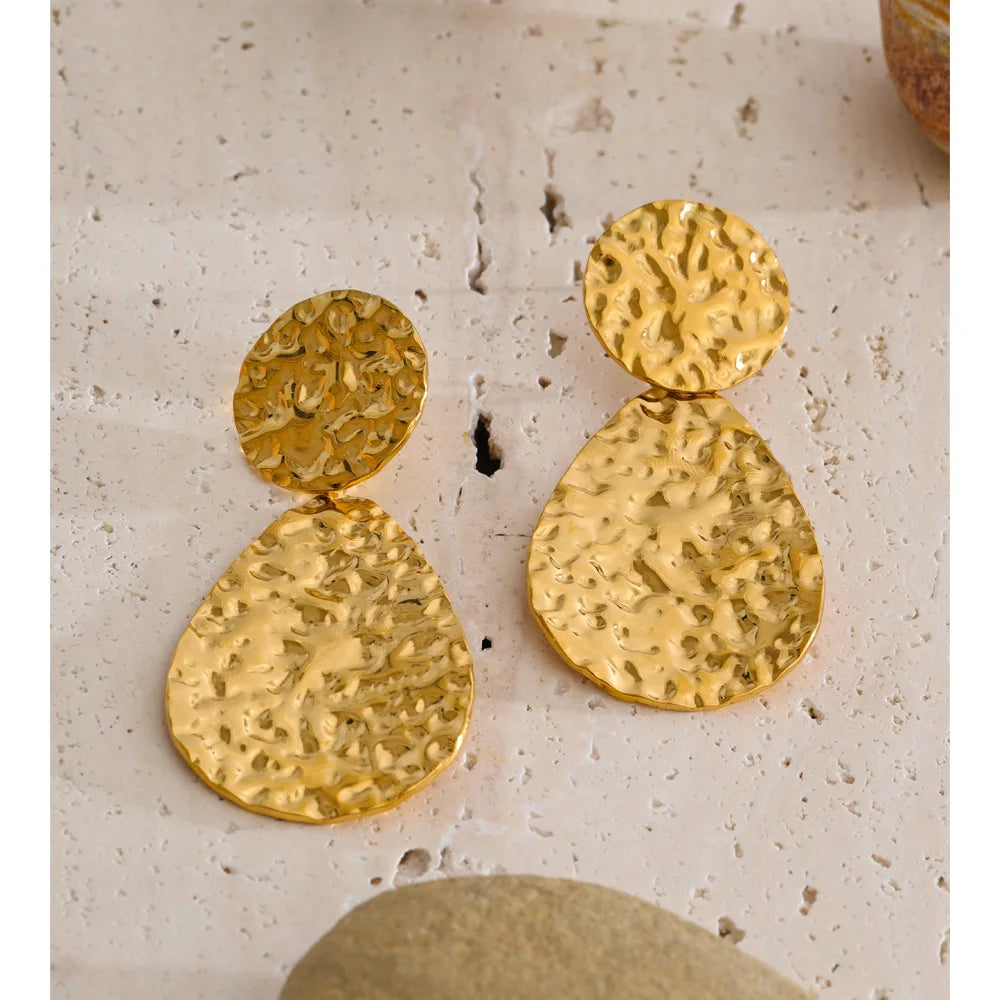 Vintage geometric earrings in gold-plated stainless steel.