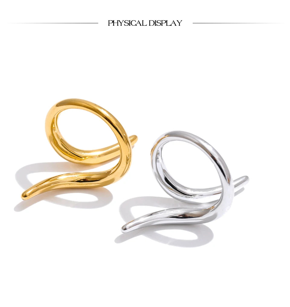 Minimalist geometric ring in gold-plated stainless steel.