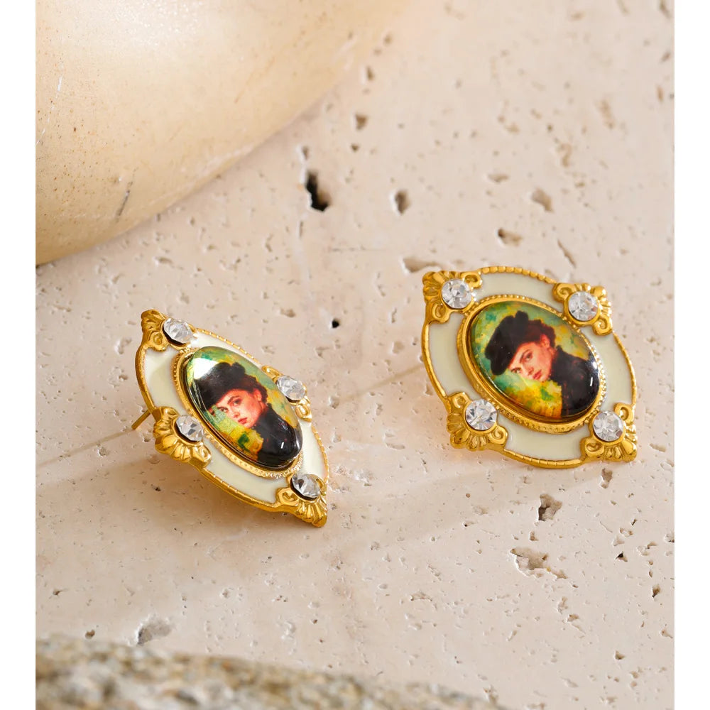 Resin crystal geometric earrings in gold-plated stainless steel with resin and crystal.