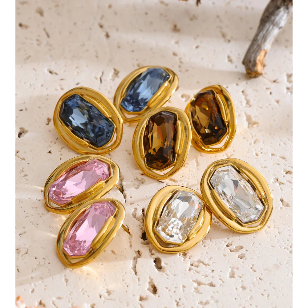 White cubic zirconia geometric earrings in gold-plated stainless steel with cubic zirconia.