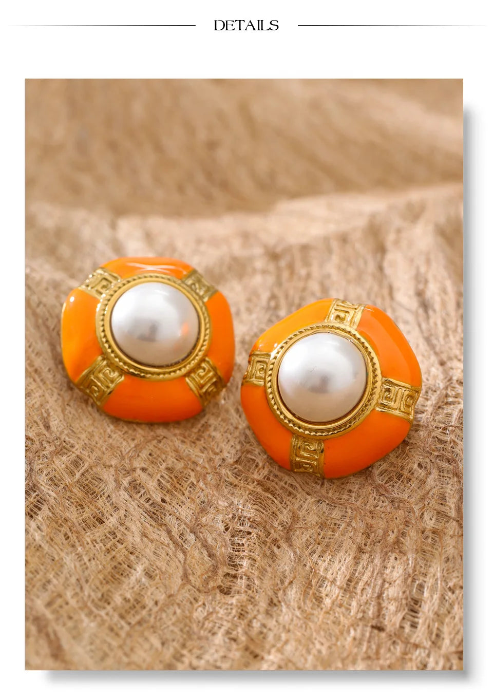 Pearl enamel geometric earrings in gold-plated stainless steel with pearl and enamel.