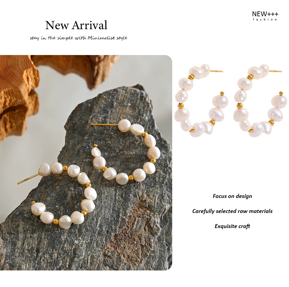 Freshwater pearl geometric earrings in gold-plated stainless steel with freshwater pearl.