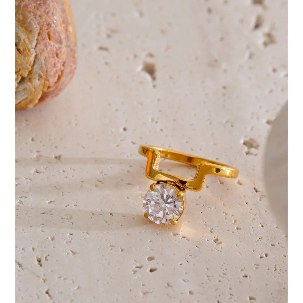 Cubic zirconia geometric ring in 18K gold-plated stainless steel with cubic zirconia.