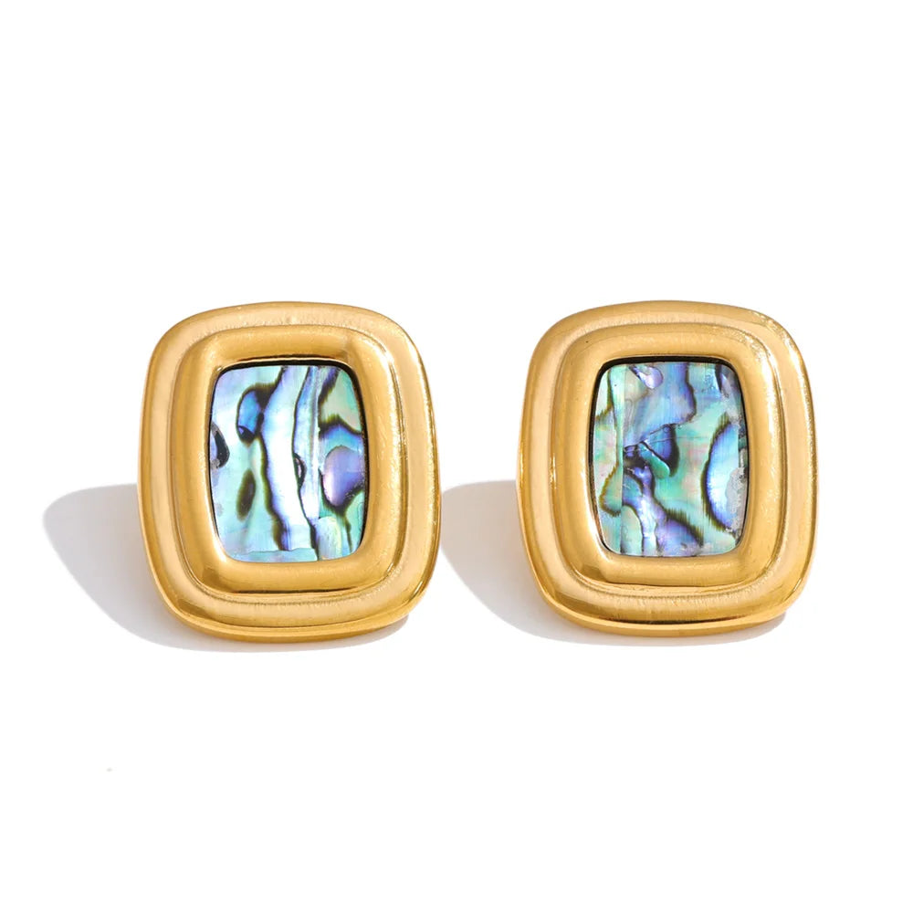 Shell geometric earrings in gold-plated stainless steel with shell.