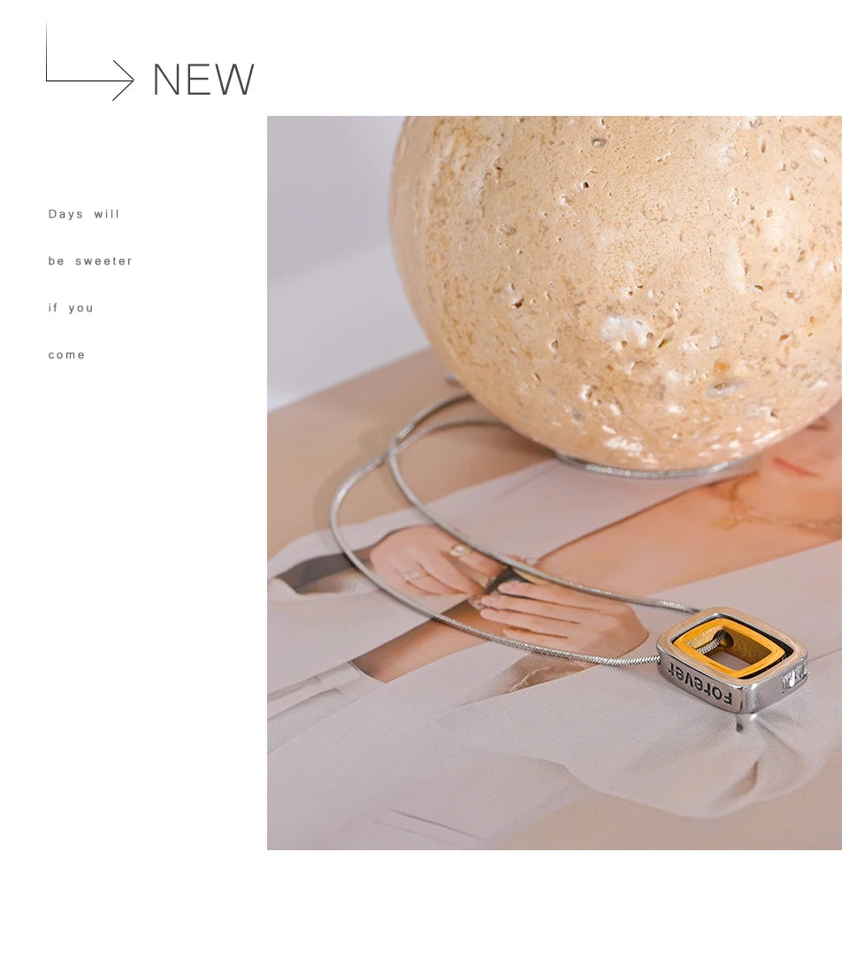 Geometric layered necklace in gold-plated 316L stainless steel.