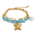 Shell star geometric necklace in gold-plated stainless steel with shell.