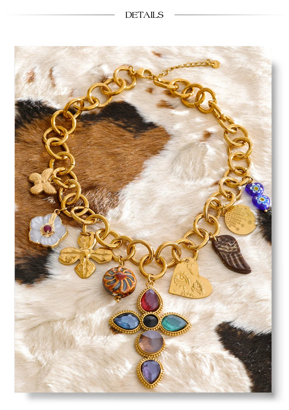 Cubic zirconia heart flower necklace in gold-plated stainless steel with cubic zirconia.