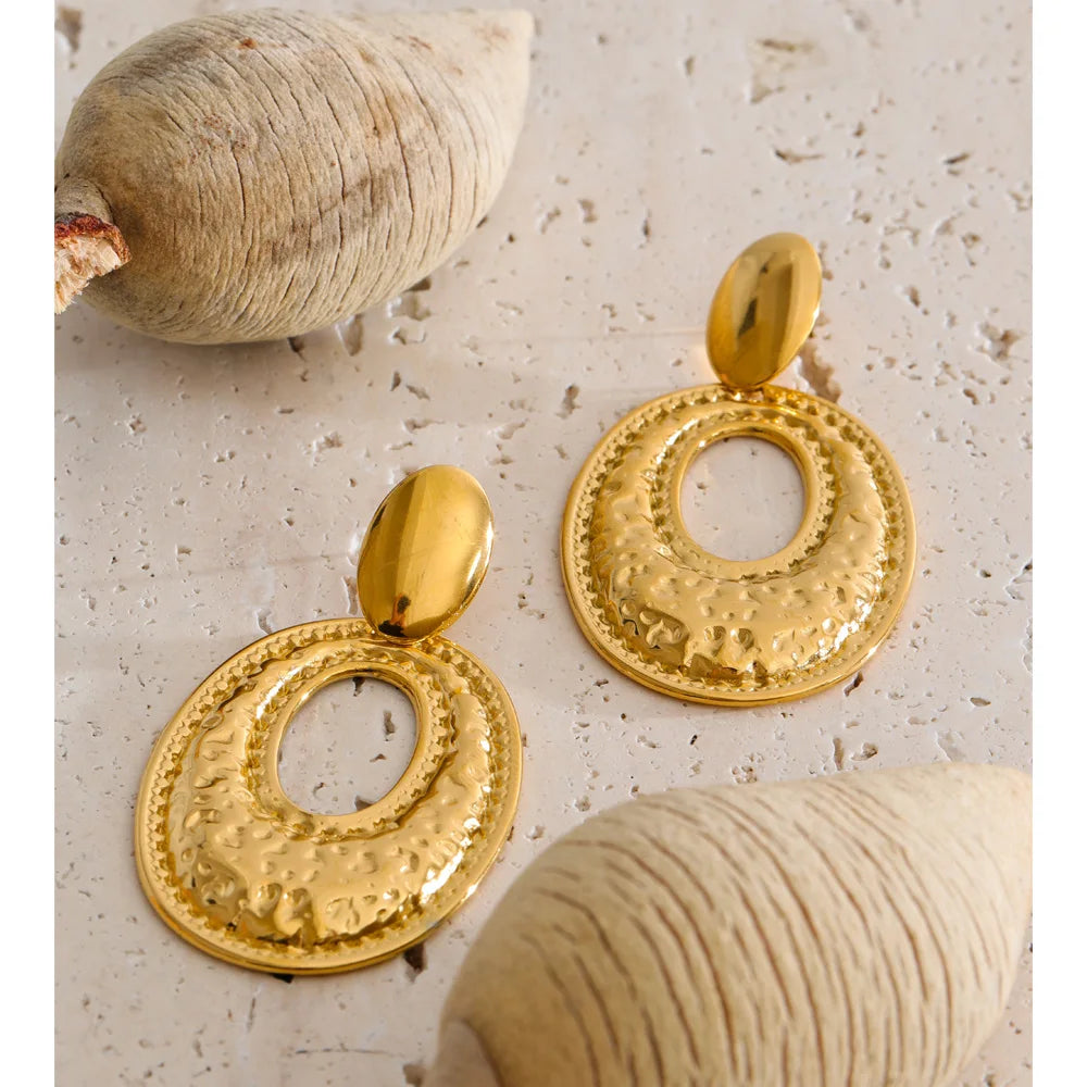 Geometric earrings in gold-plated stainless steel.