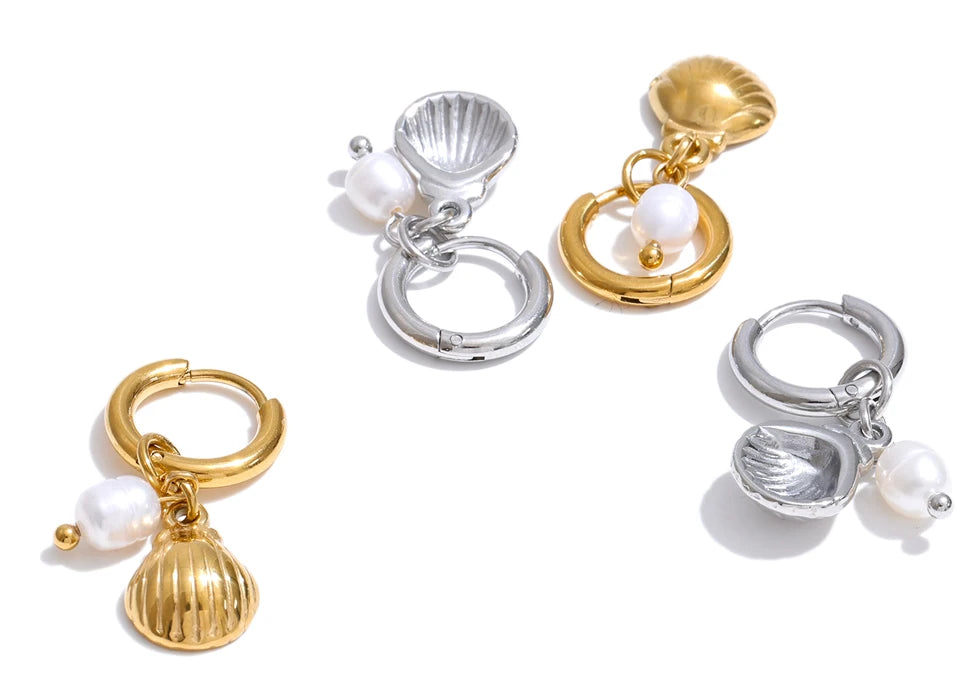 Freshwater pearl shell geometric earrings in gold-plated stainless steel with freshwater pearl and shell.