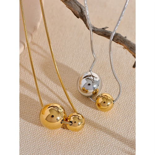 Beaded geometric necklace in gold-plated stainless steel.