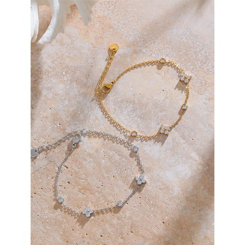 Cubic zirconia flower geometric necklace in gold-plated stainless steel with cubic zirconia.