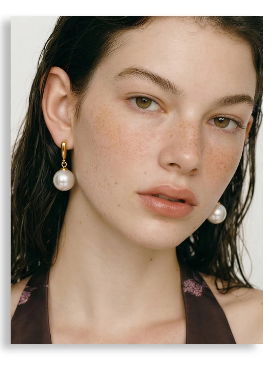 Pearl geometric earrings in gold-plated stainless steel with pearl.