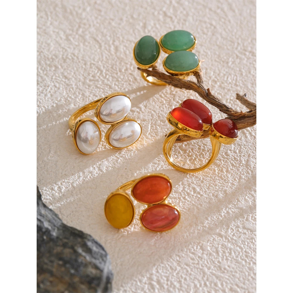 Pearl shell natural stone ring in 18K gold-plated stainless steel with pearl and natural stone.