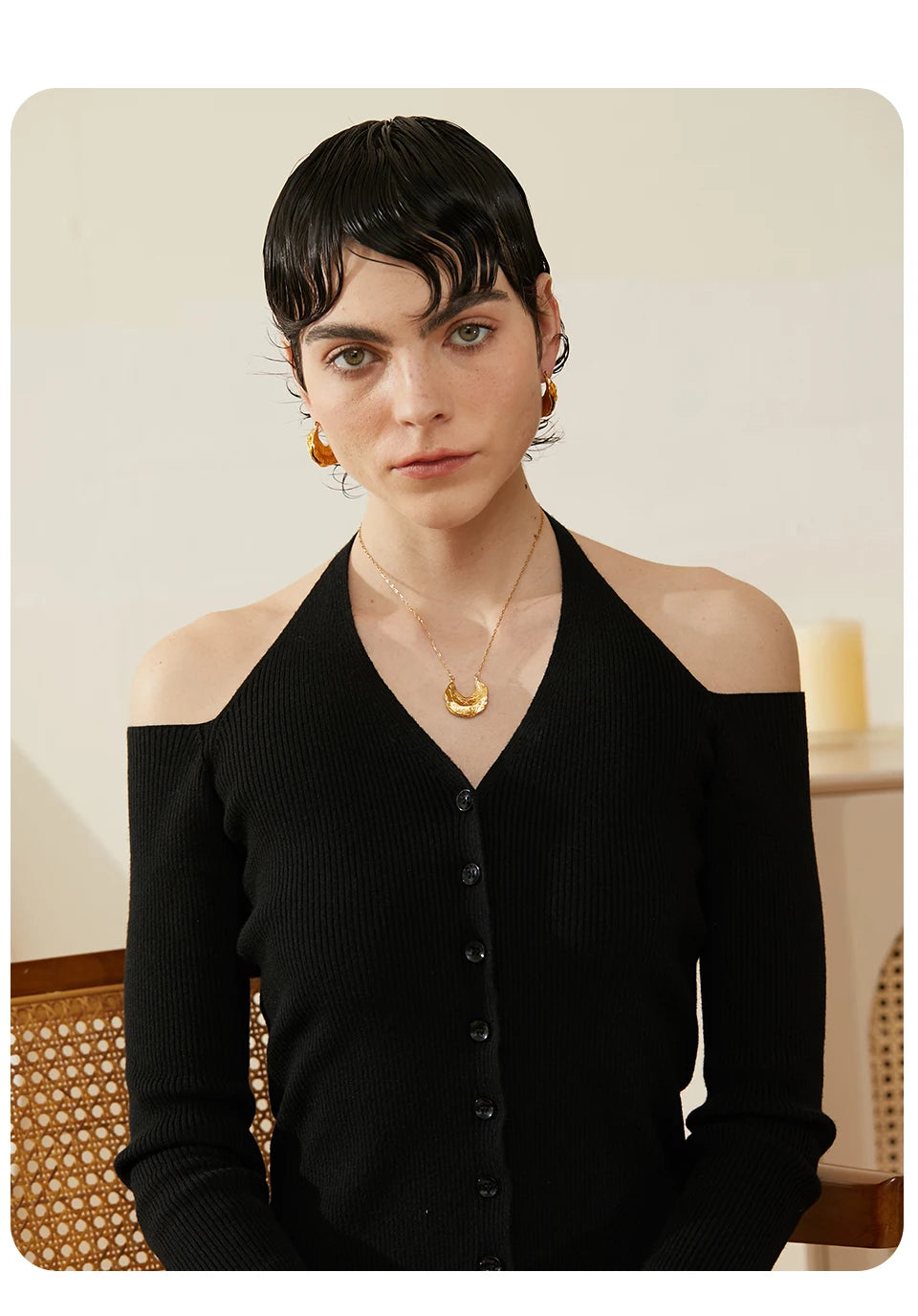 Geometric earrings in 18K gold-plated stainless steel.