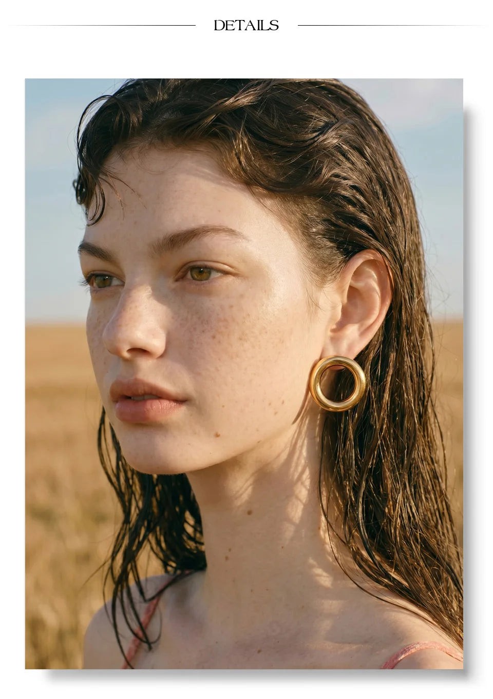 Geometric earrings in gold-plated stainless steel.