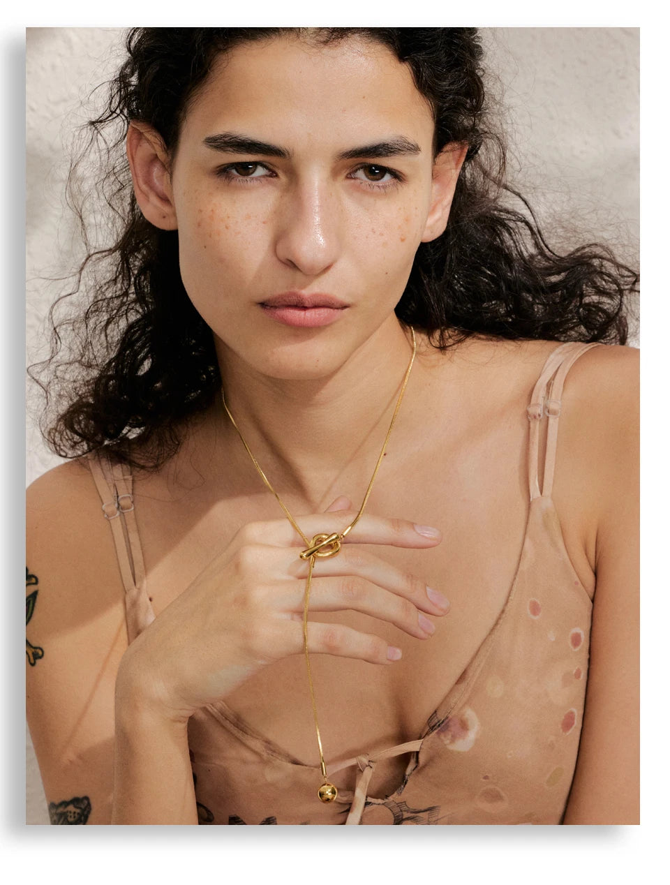 Geometric chain necklace in gold-plated stainless steel.